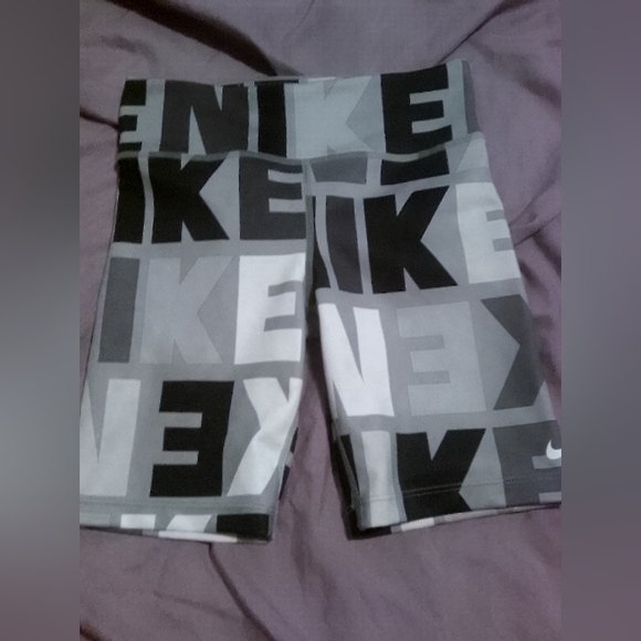 Nike Gray and Black Leggings - Picture 1 of 5